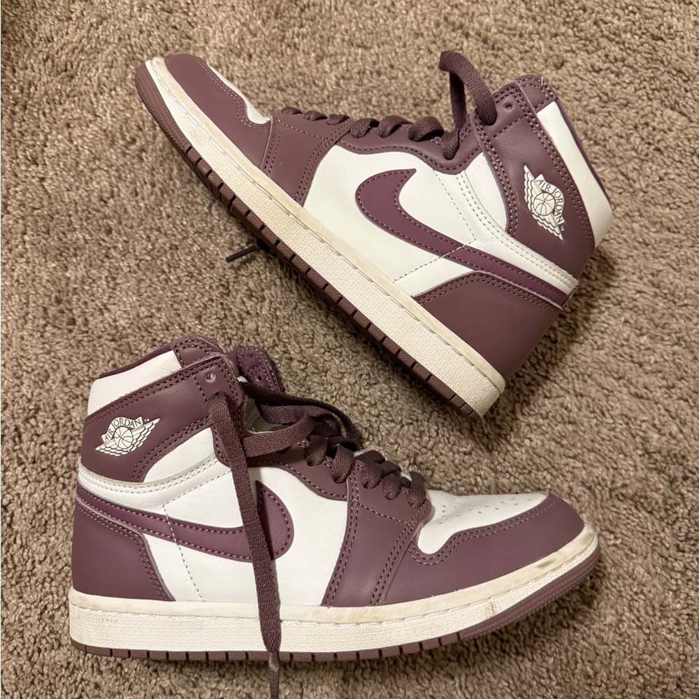 Nike Air Jordan 1 Retro High OG "Mauve" sneaker size 38 GUC